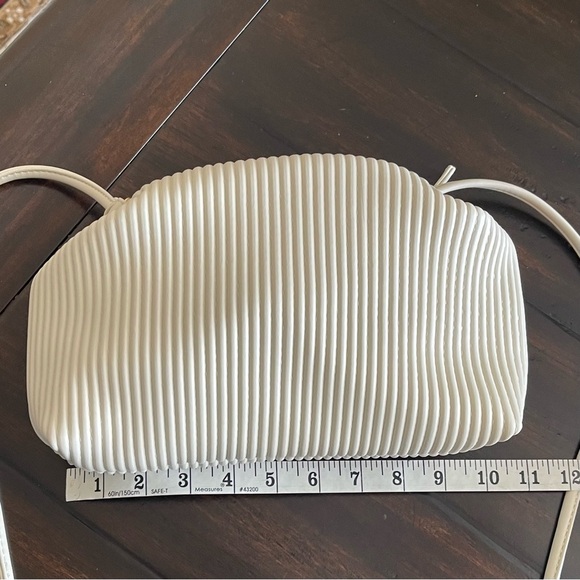 URBAN Expressions Crossbody Bag - Picture 6 of 9